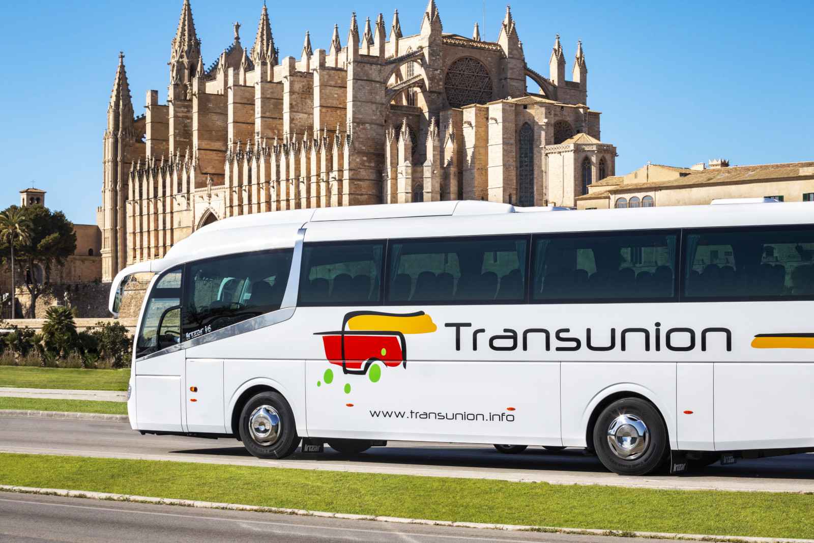 Group of travellers with Transunion