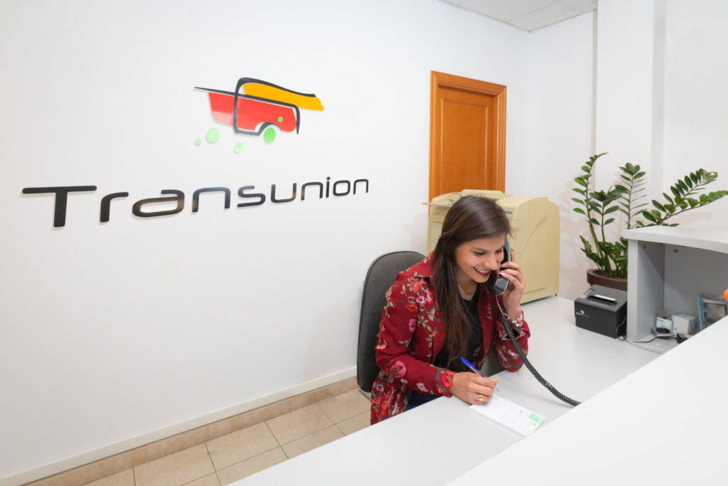 Contacta con nosotros